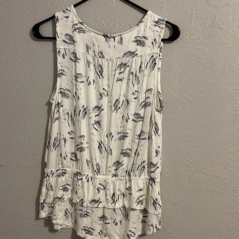 Plus Size Apt. 9® Ruffle V-Neck Top size smalll - Picture 3 of 5